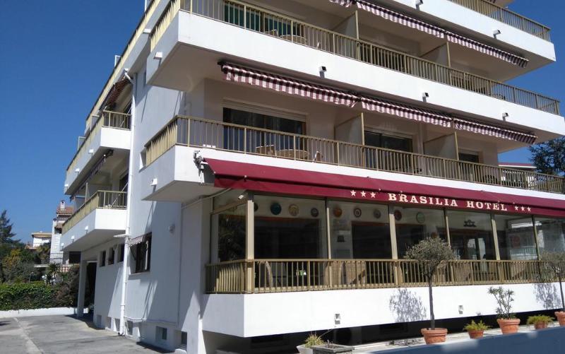 Hotel Restaurant Brasilia Cagnes-sur-Mer Buitenkant foto